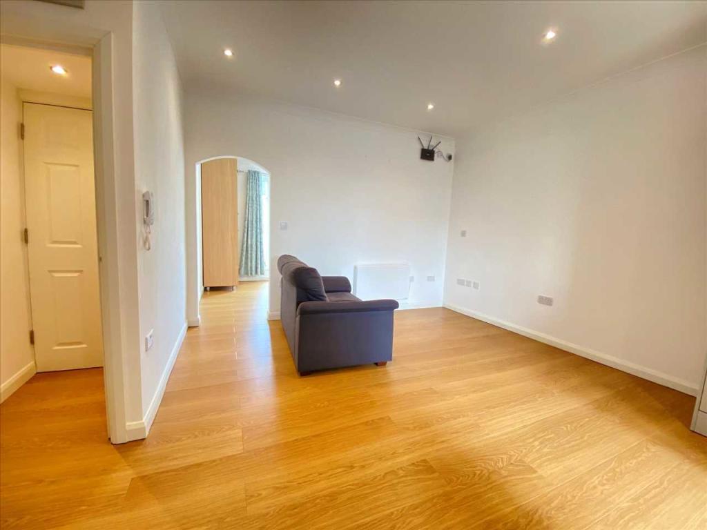 1 bed Apartment for rent in Greenford. From Drayton Properties West Ealing