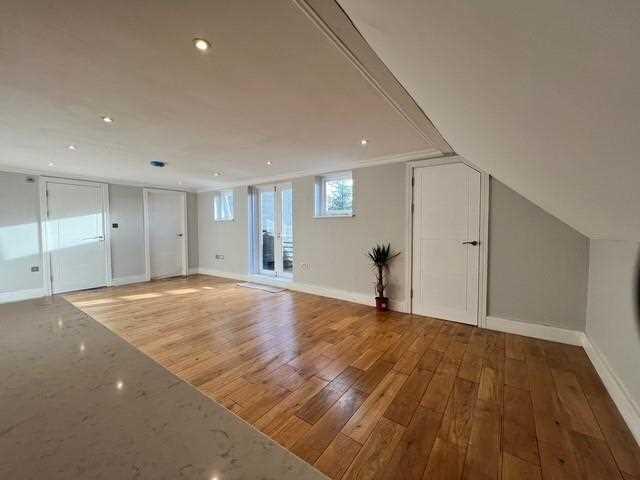 3 bed Apartment for rent in Acton. From Drayton Properties West Ealing