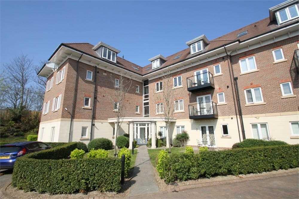 2 bed Apartment for rent in Ashford. From Drayton Properties West Ealing