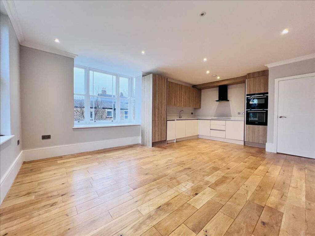 2 bed Apartment for rent in Acton. From Drayton Properties West Ealing