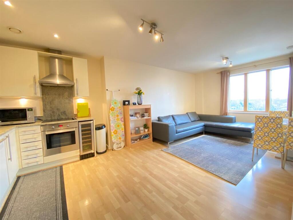 2 bed Apartment for rent in Greenford. From Drayton Properties West Ealing 2 bed Apartment for rent in Greenford. From Drayton Properties West Ealing