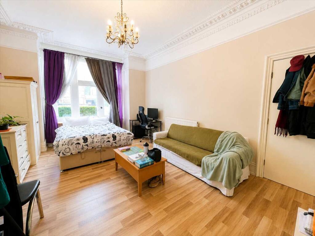 4 bed Studio for rent in Greenford. From Drayton Properties West Ealing 4 bed Studio for rent in Greenford. From Drayton Properties West Ealing