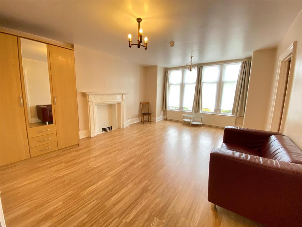 4 bed Studio for rent in Acton. From Drayton Properties West Ealing