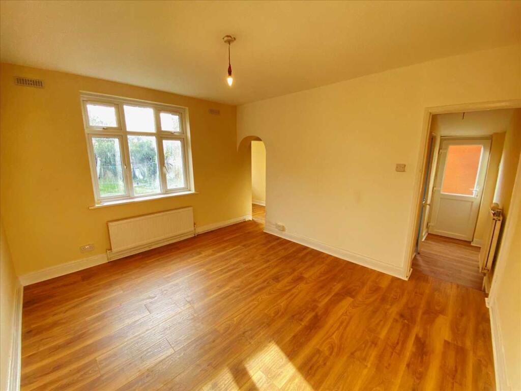 4 bed Studio for rent in Brentford. From Drayton Properties West Ealing