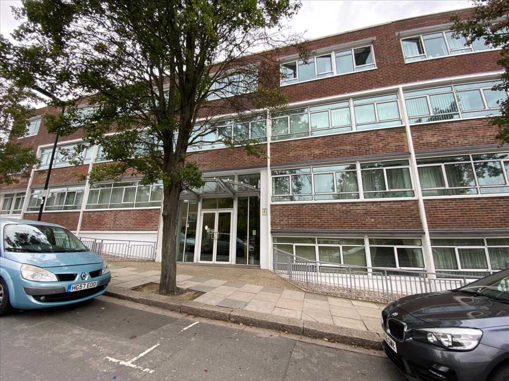 2 bed Apartment for rent in Acton. From Drayton Properties West Ealing