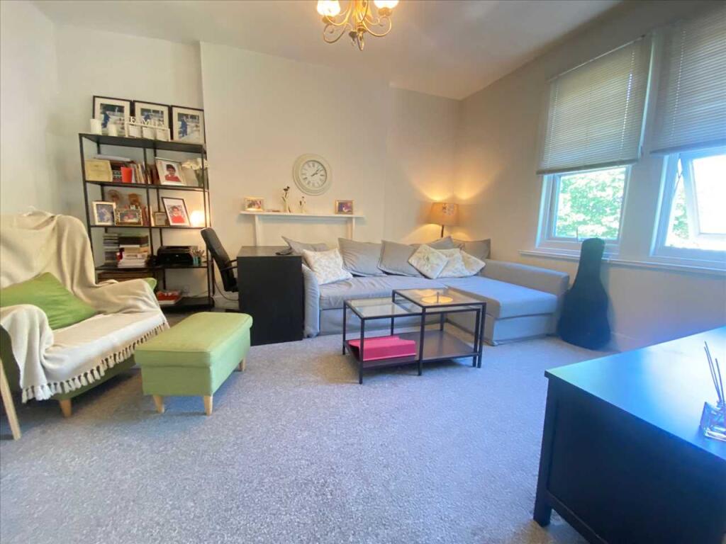 2 bed Apartment for rent in Greenford. From Drayton Properties West Ealing 2 bed Apartment for rent in Greenford. From Drayton Properties West Ealing