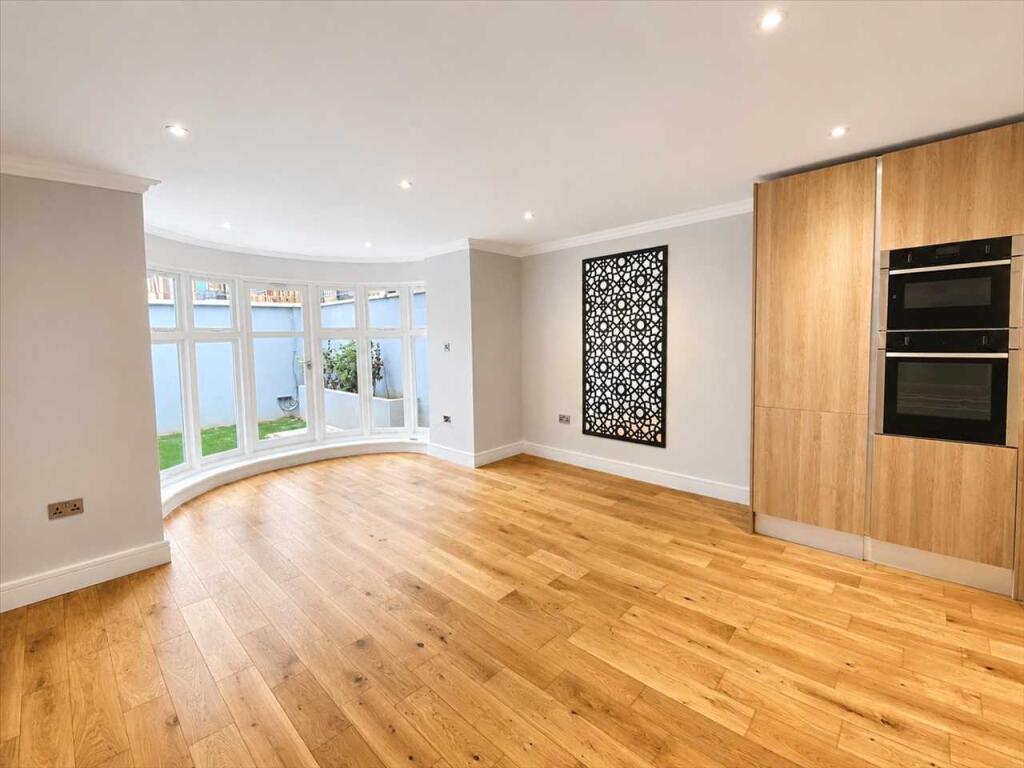 2 bed Apartment for rent in Acton. From Drayton Properties West Ealing