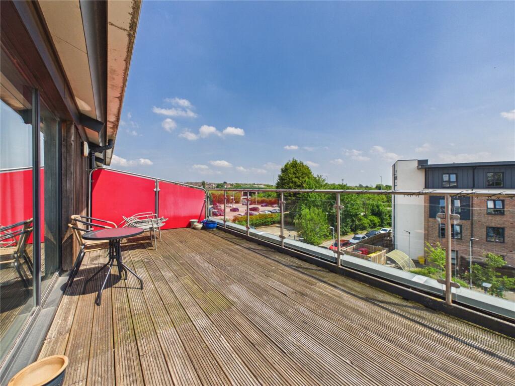 2 bed Penthouse for rent in Stowmarket. From Fenn Wright - Ipswich
