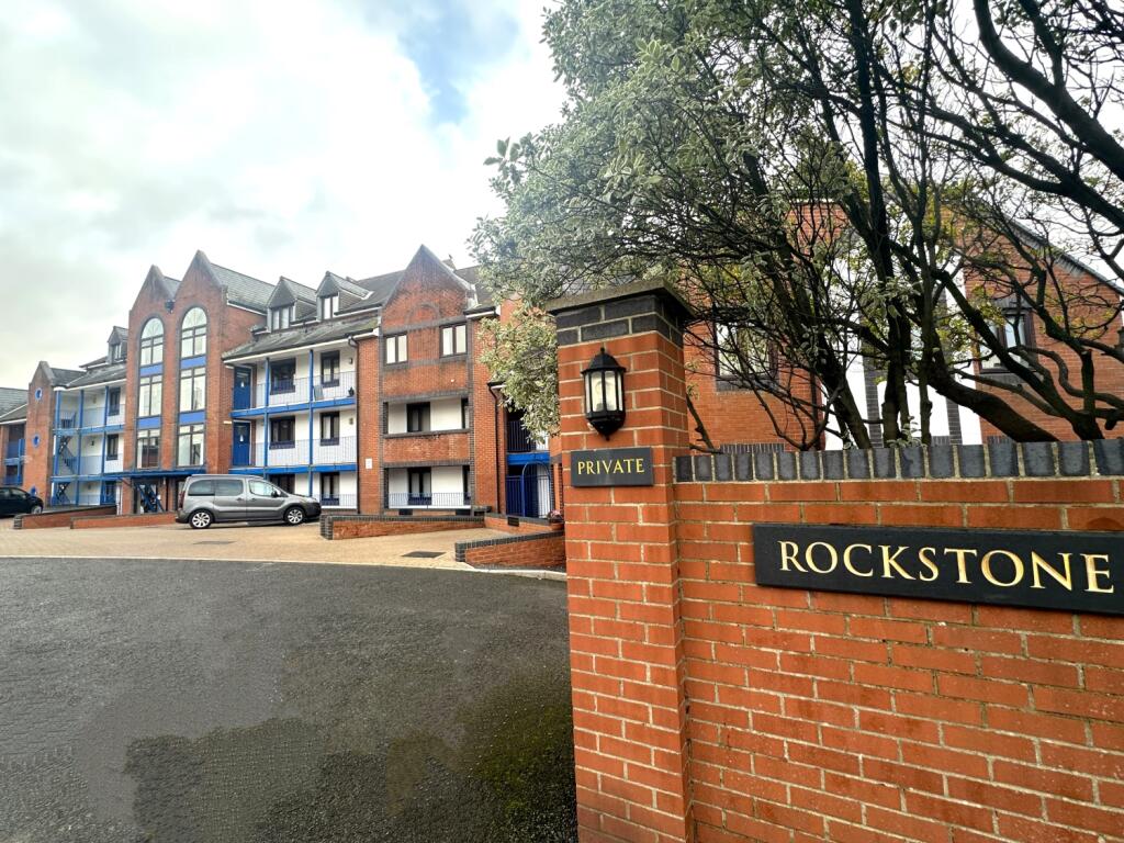 2 bed 1st Floor Flat for rent in Dawlish. From Devon Rose - Dawlish