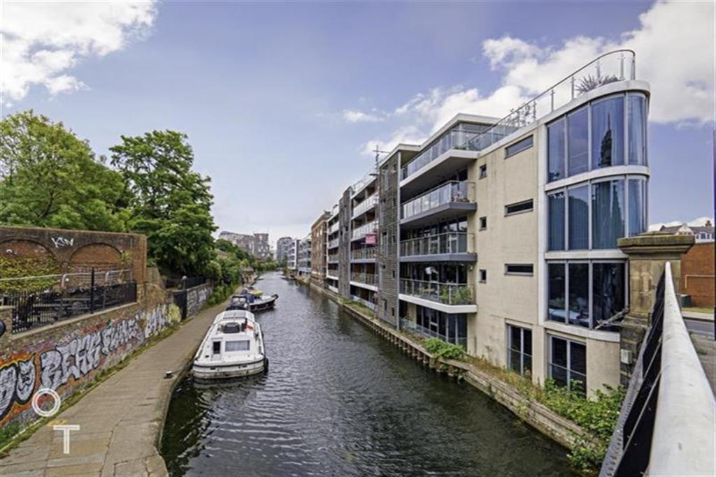 2 bed Apartment for rent in Camden Town. From Oliver's Town Hampstead
