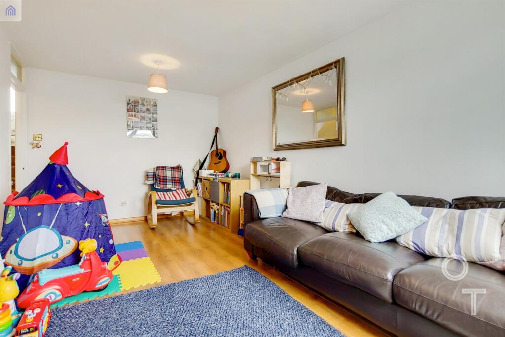 3 bed Annexe for rent in Camden Town. From Olivers Town - Kentish Town - Sales
