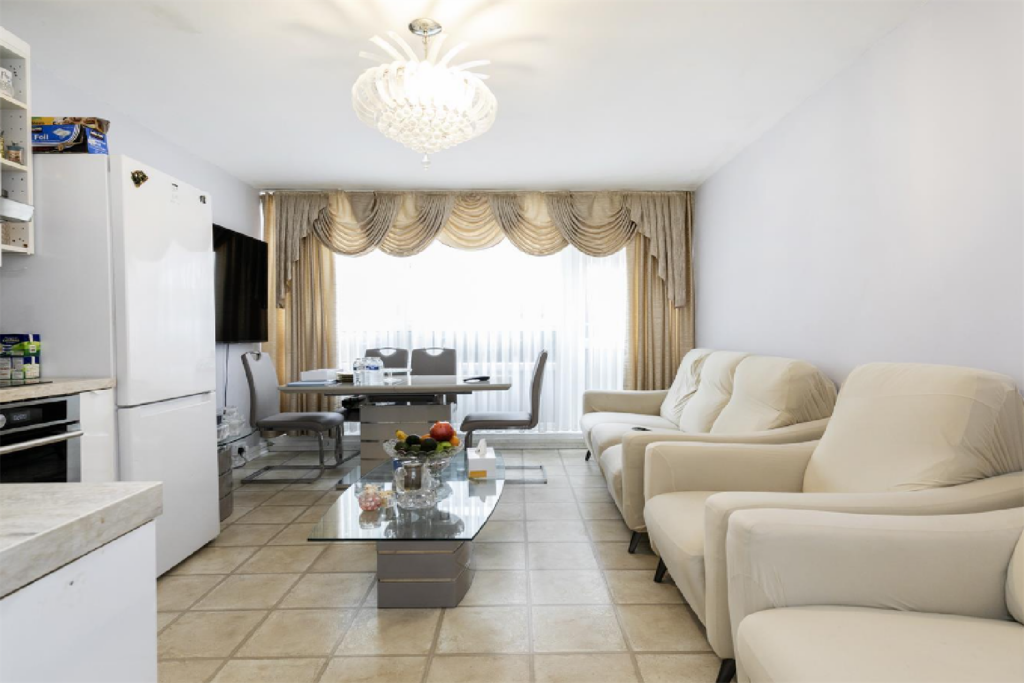 3 bed Annexe for rent in Camden Town. From Olivers Town - Kentish Town - Sales