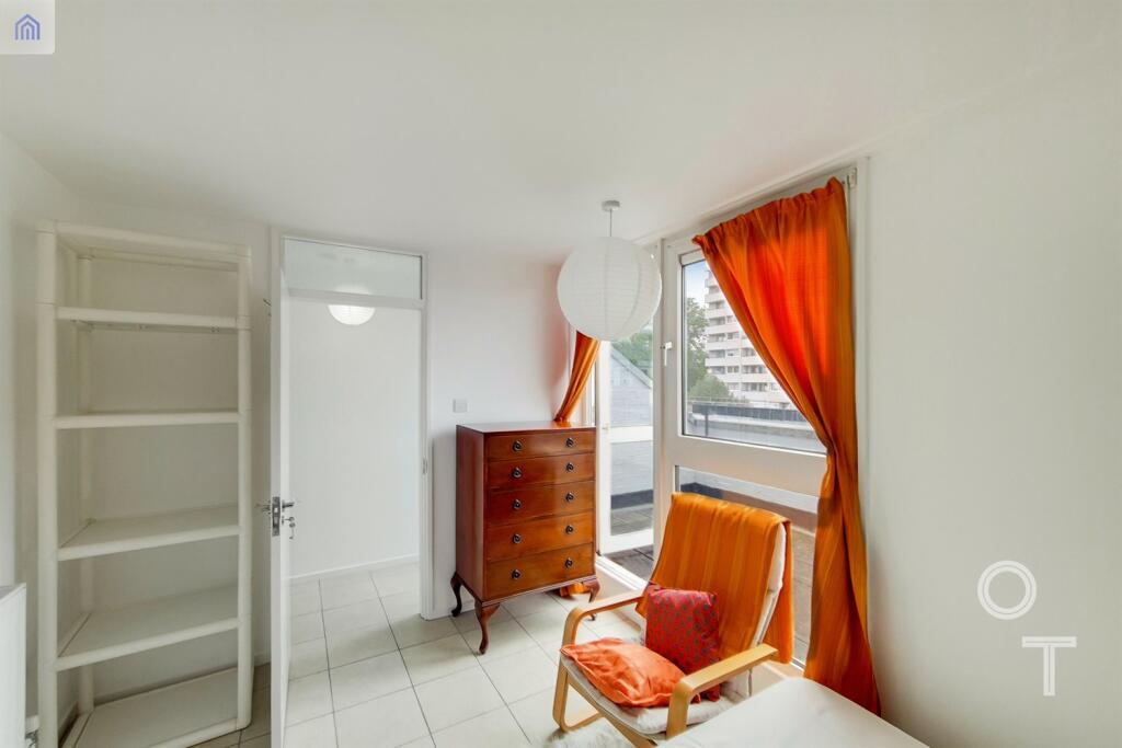 3 bed 1st Floor Flat for rent in Camden Town. From Olivers Town - Kentish Town - Sales