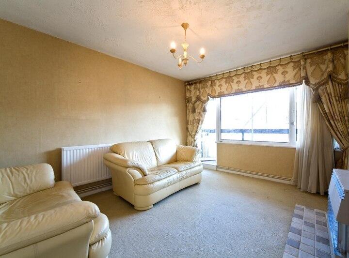 1 bed 1st Floor Flat for rent in Hampstead. From Olivers Town - Kentish Town - Sales