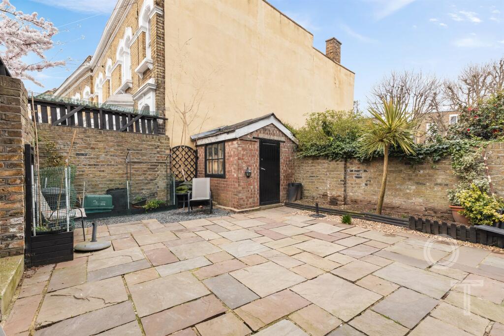 1 bed 1st Floor Flat for rent in Camden Town. From Olivers Town - Kentish Town - Sales