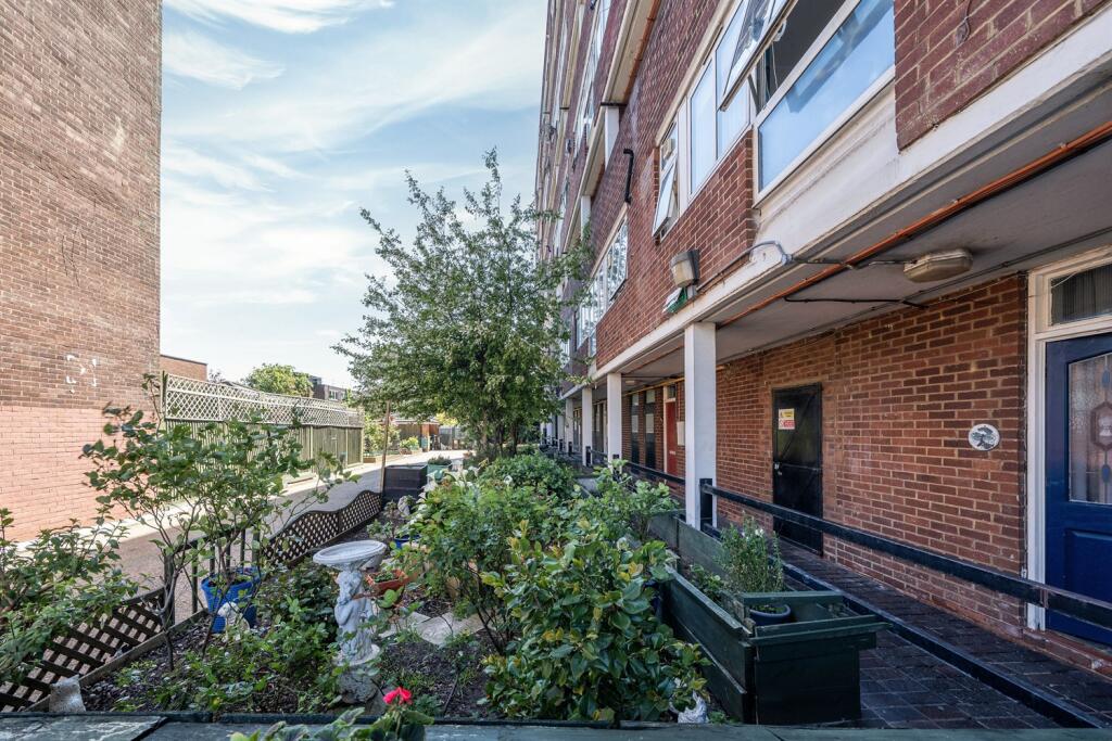 2 bed 1st Floor Flat for rent in Camden Town. From Olivers Town - Kentish Town - Sales