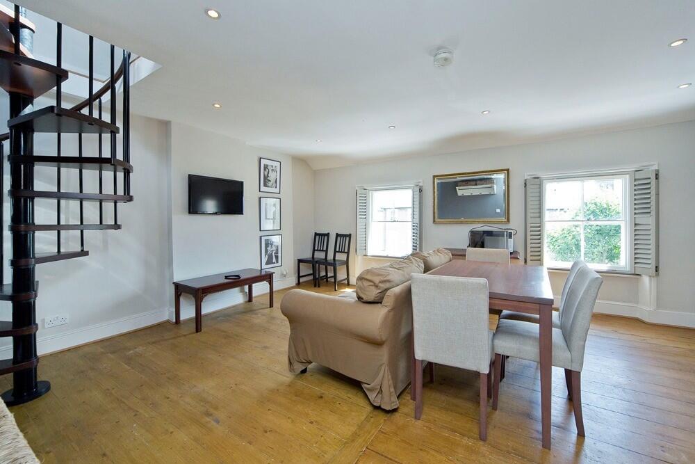 2 bed Annexe for rent in Camden Town. From Olivers Town - Kentish Town - Sales