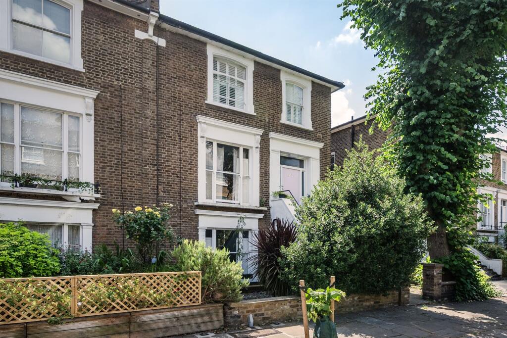 1 bed 1st Floor Flat for rent in Camden Town. From Olivers Town - Kentish Town - Sales