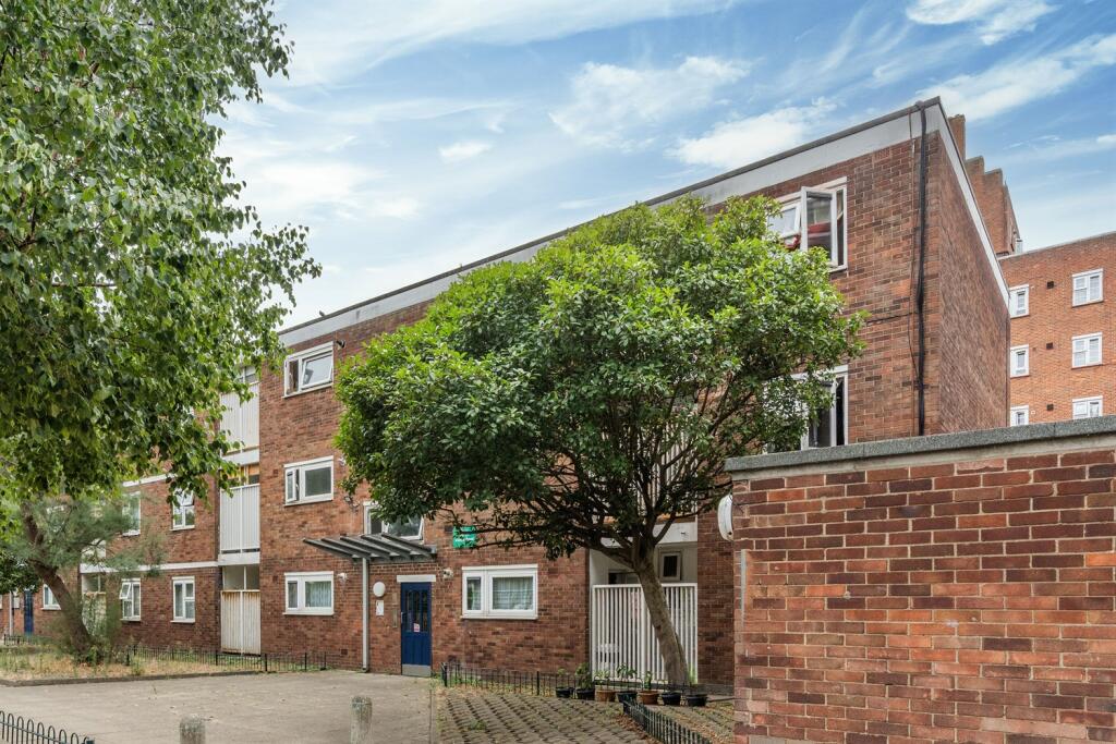 3 bed 1st Floor Flat for rent in Camden Town. From Olivers Town - Kentish Town - Sales