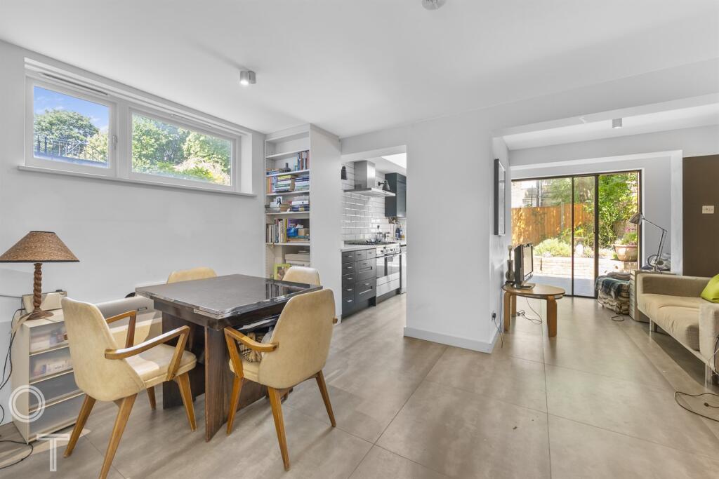 2 bed 1st Floor Flat for rent in Camden Town. From Olivers Town - Kentish Town - Sales 2 bed 1st Floor Flat for rent in Camden Town. From Olivers Town - Kentish Town - Sales