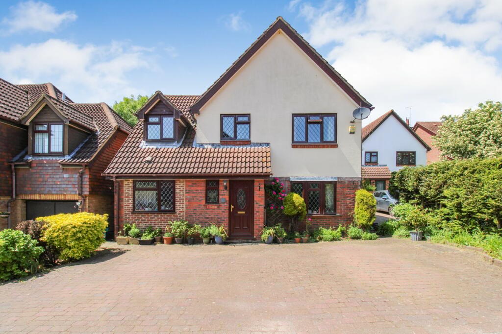 4 bed Detached House for rent in Reading. From Arins Property Services - Reading