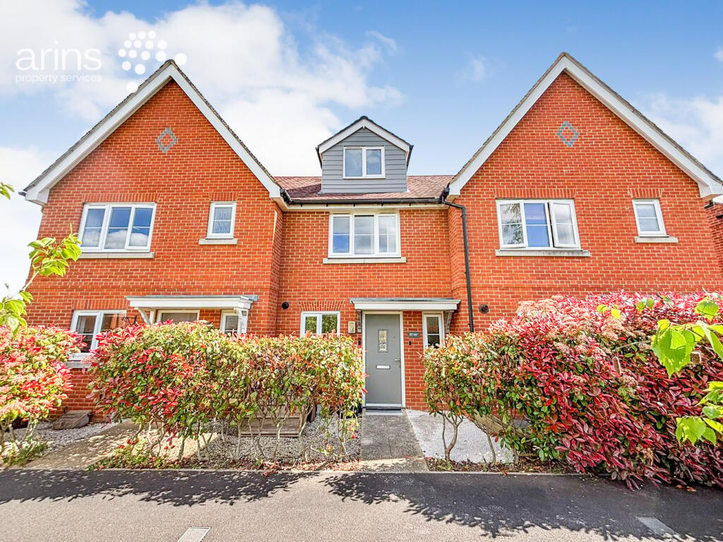 3 bed Mid Terraced House for rent in Three Mile Cross. From Arins - Lower Earley