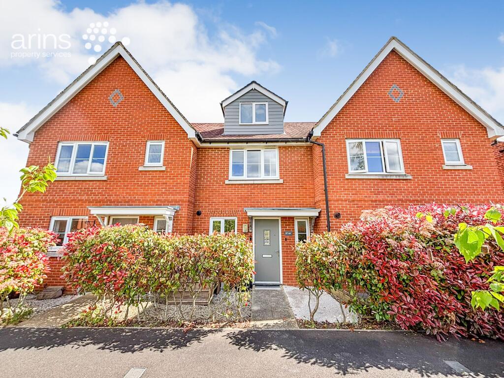 3 bed Mid Terraced House for rent in Three Mile Cross. From Arins - Lower Earley