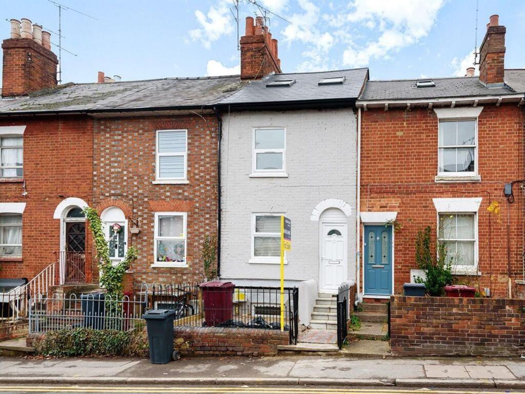 5 bed Mid Terraced House for rent in Reading. From Arins - Lower Earley