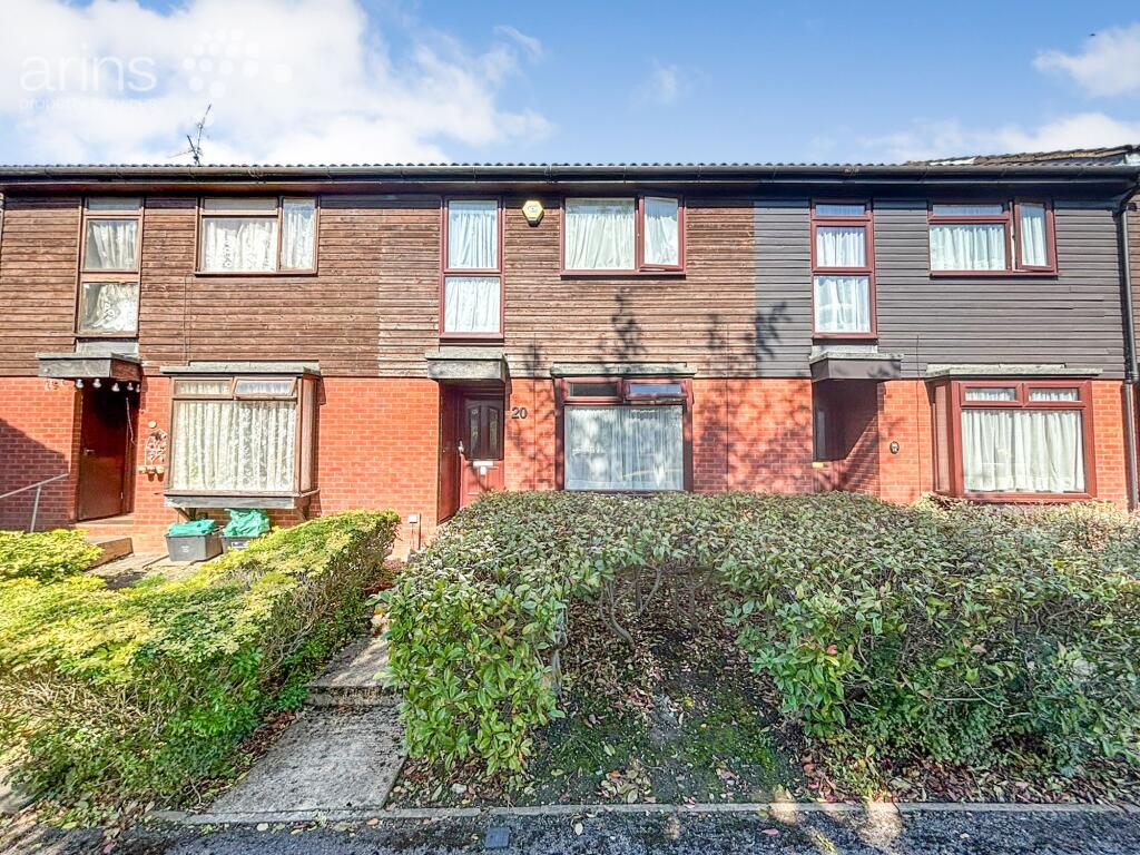 3 bed Mid Terraced House for rent in Sindlesham. From Arins - Lower Earley 3 bed Mid Terraced House for rent in Sindlesham. From Arins - Lower Earley