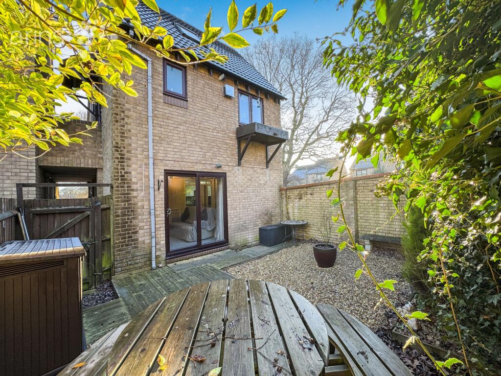1 bed 1st Floor Flat for rent in Sindlesham. From Arins - Lower Earley