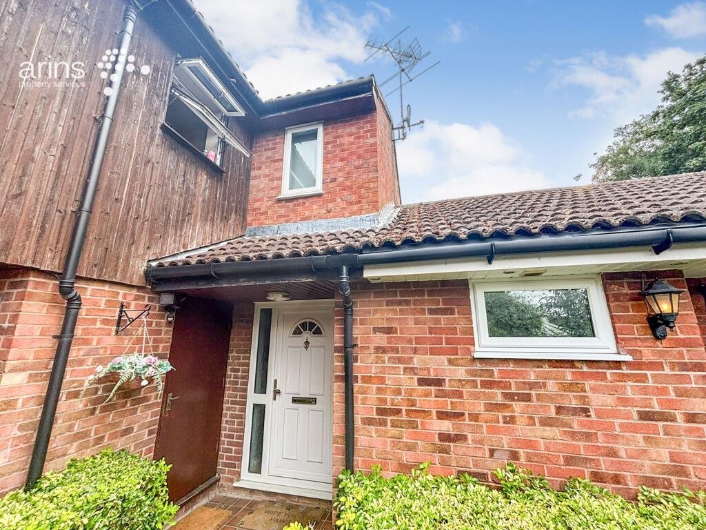 1 bed Mid Terraced House for rent in Sindlesham. From Arins - Lower Earley