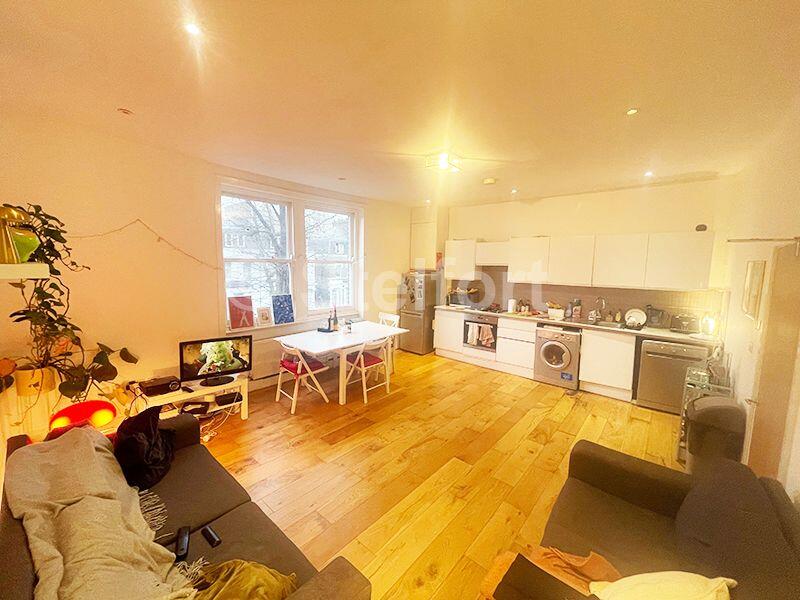 3 bed 1st Floor Flat for rent in London. From Stelfort - London