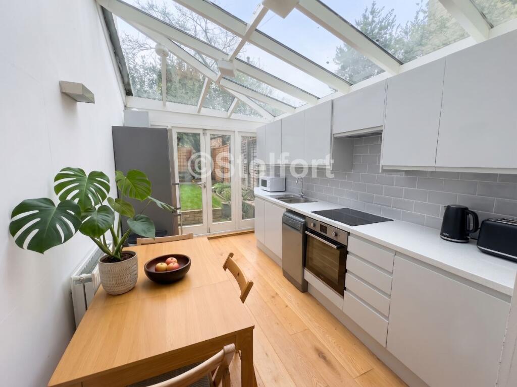 3 bed 1st Floor Flat for rent in London. From Stelfort - London