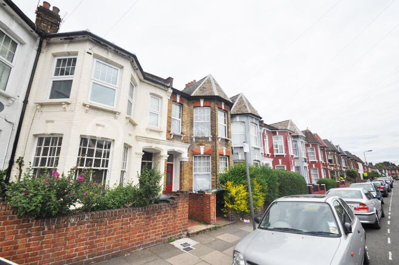 3 bed 1st Floor Flat for rent in Tottenham. From Stelfort - London
