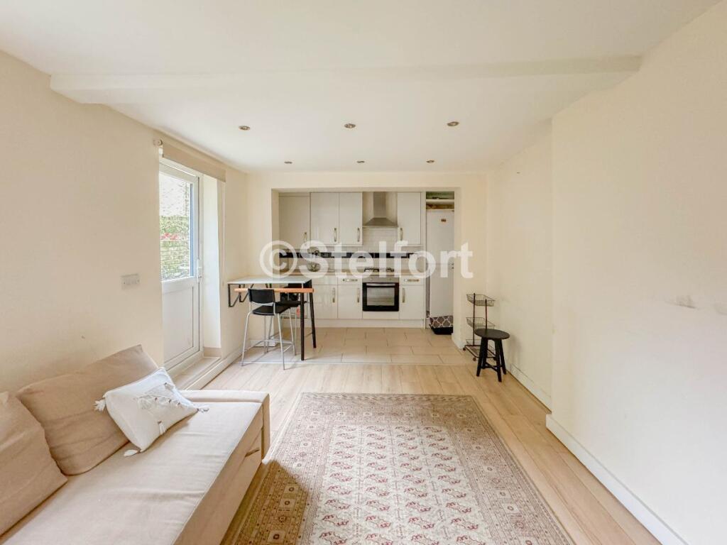 2 bed 1st Floor Flat for rent in Hackney. From Stelfort - London