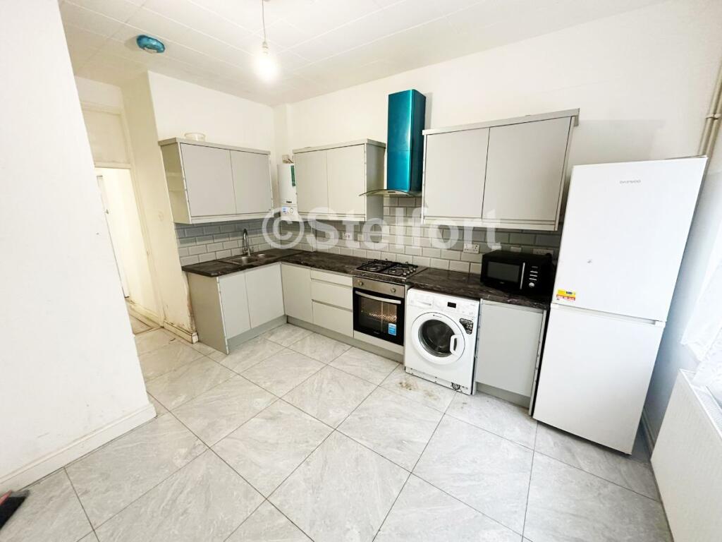 3 bed Apartment for rent in Catford. From Stelfort - London