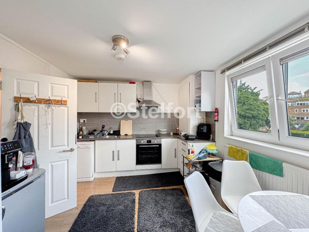 4 bed Annexe for rent in Camden Town. From Stelfort - London