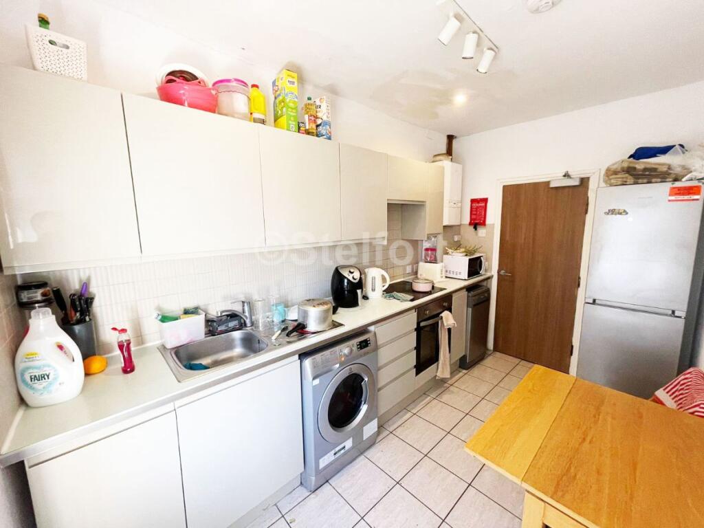 4 bed 1st Floor Flat for rent in Wood Green. From Stelfort - London 4 bed 1st Floor Flat for rent in Wood Green. From Stelfort - London