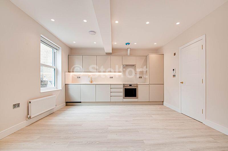 3 bed End of Terrace for rent in London. From Stelfort - London