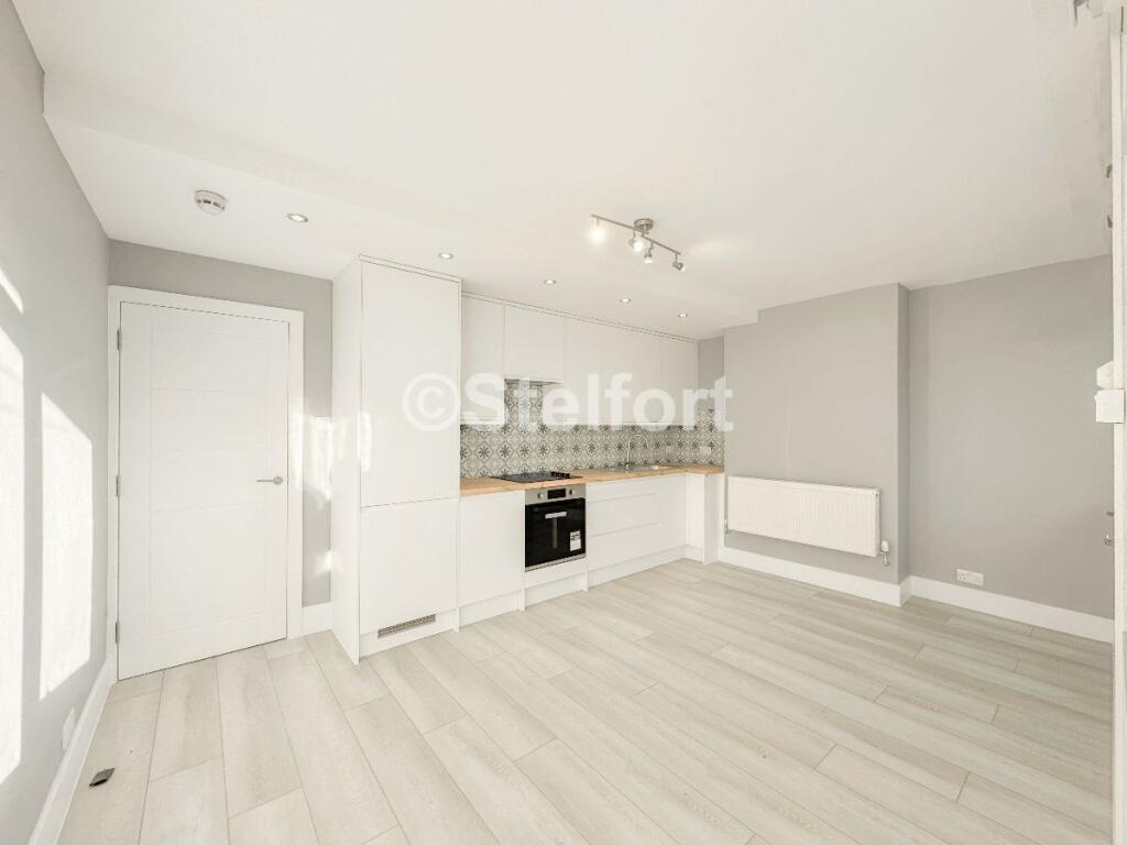 4 bed Annexe for rent in Stepney. From Stelfort - London