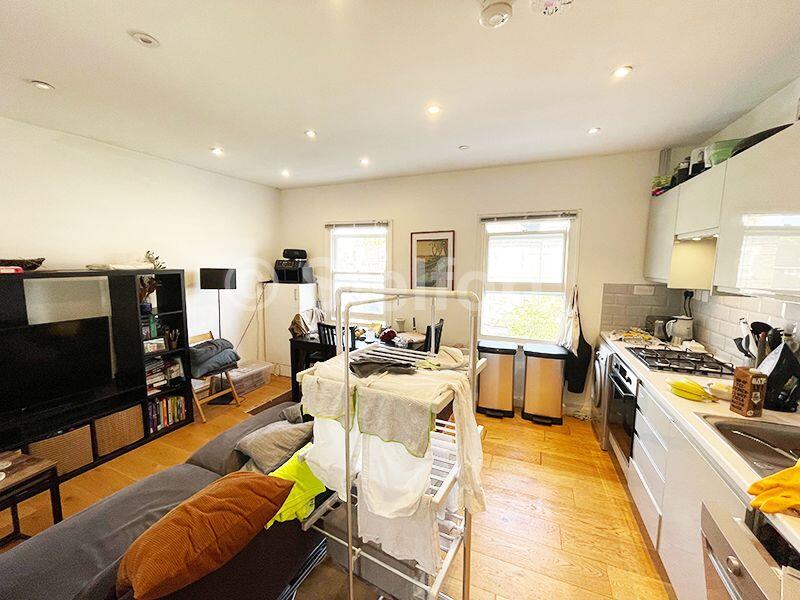 2 bed 1st Floor Flat for rent in Stoke Newington. From Stelfort - London