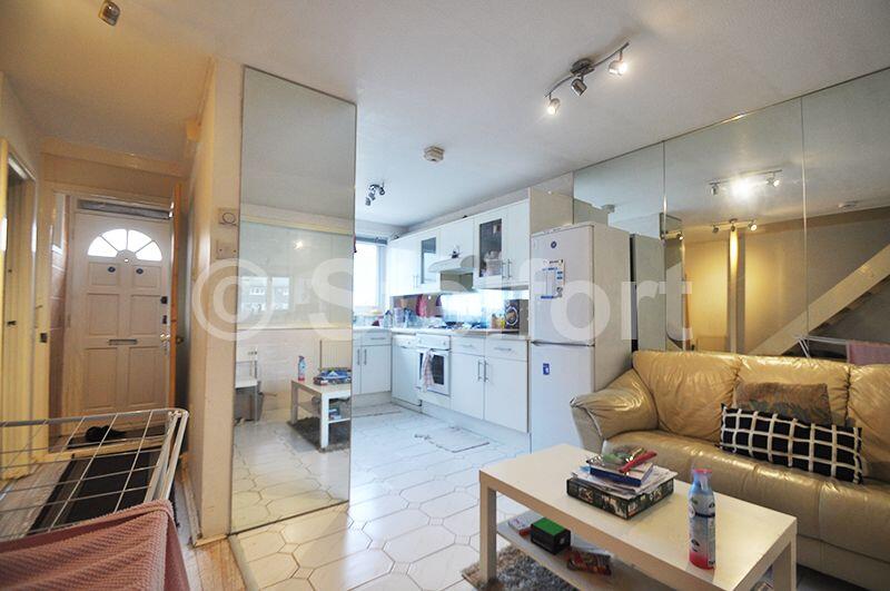 3 bed Annexe for rent in Islington. From Stelfort - London