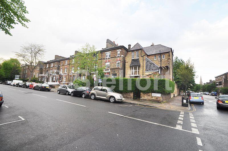 3 bed 1st Floor Flat for rent in London. From Stelfort - London