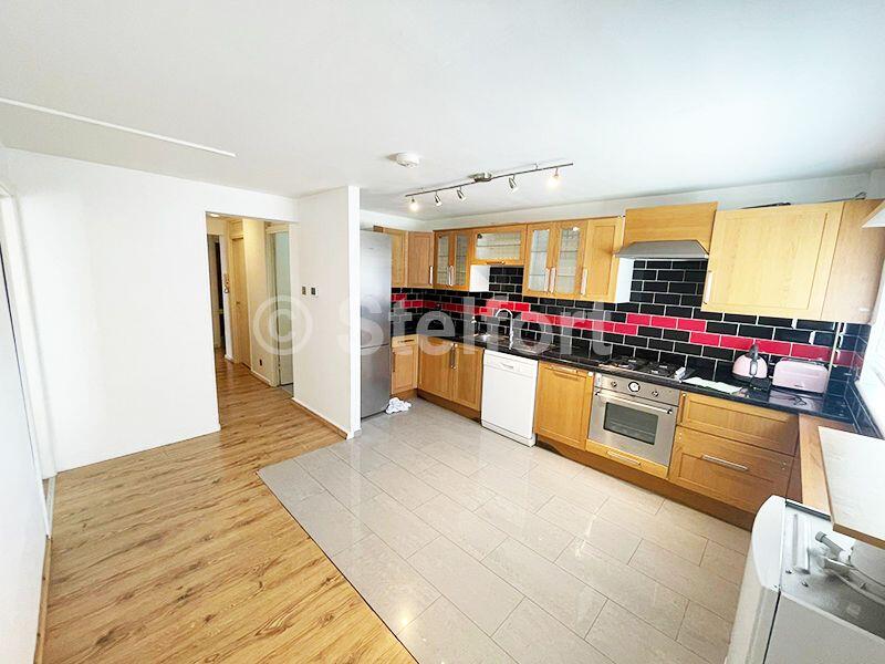3 bed 1st Floor Flat for rent in London. From Stelfort - London