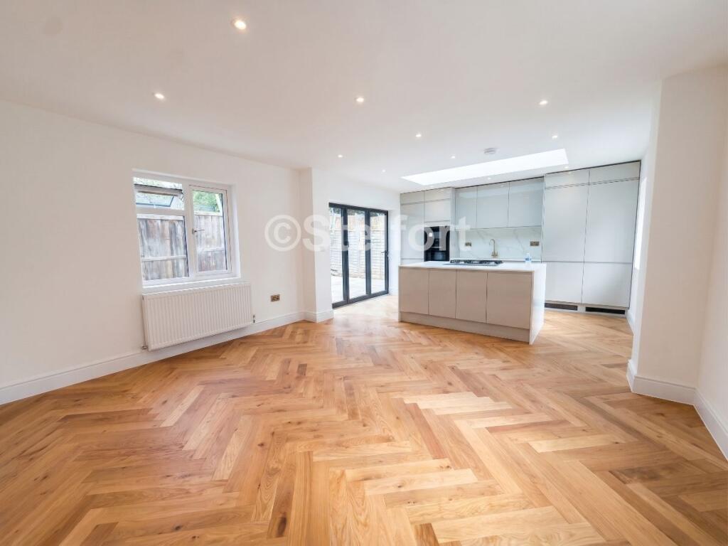 5 bed Detached for rent in London. From Stelfort - London