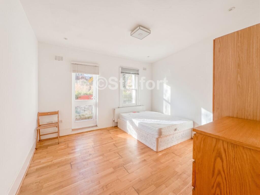 4 bed 1st Floor Flat for rent in London. From Stelfort - London