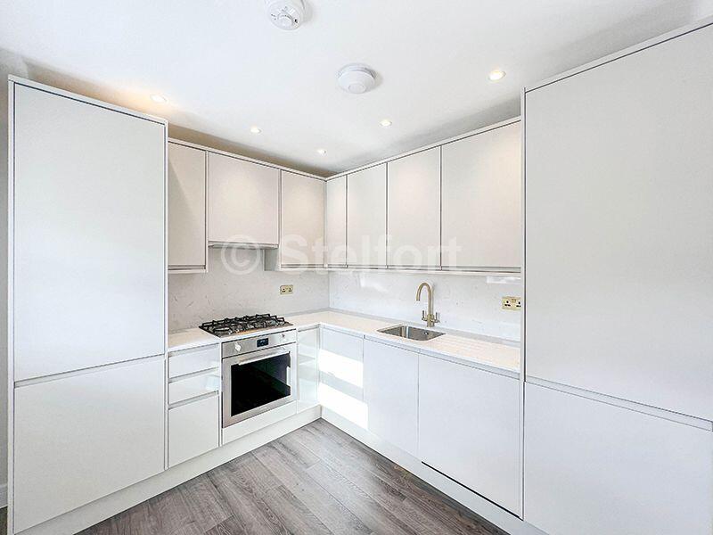 2 bed 1st Floor Flat for rent in London. From Stelfort - London