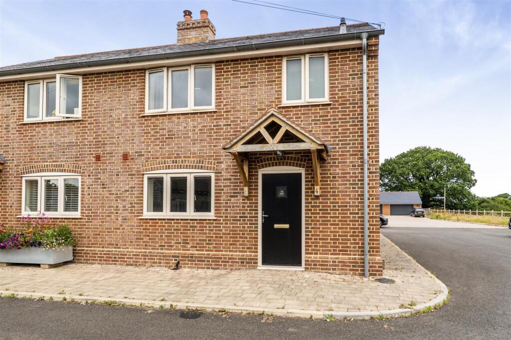 3 bed End of Terrace for rent in . From Symonds & Sampson - Blandford 3 bed End of Terrace for rent in . From Symonds & Sampson - Blandford