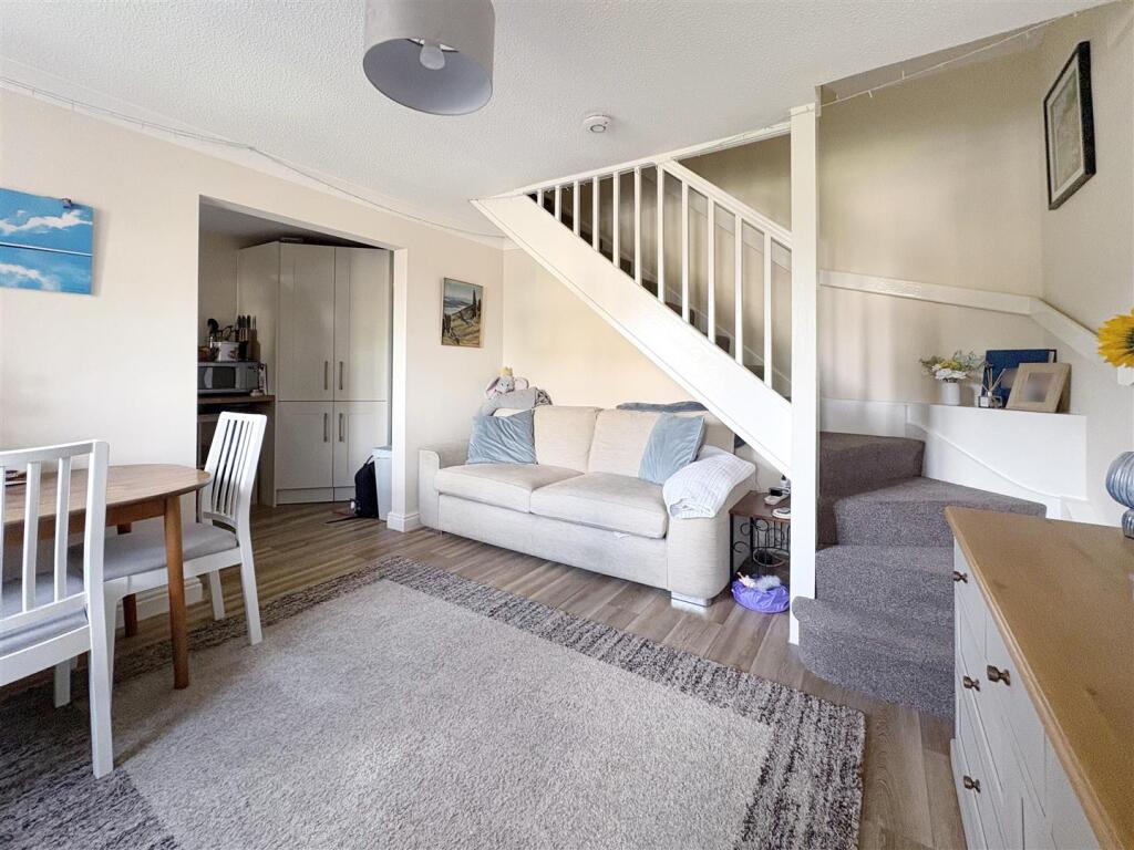 1 bed End of Terrace for rent in Templecombe. From Symonds & Sampson - Blandford 1 bed End of Terrace for rent in Templecombe. From Symonds & Sampson - Blandford