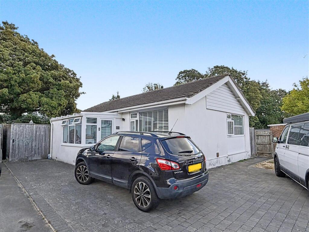 3 bed Detached bungalow for rent in Winkton. From Symonds & Sampson - Blandford